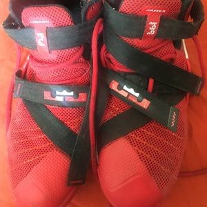 Nike’s Basketball shoes Boys size 7Y